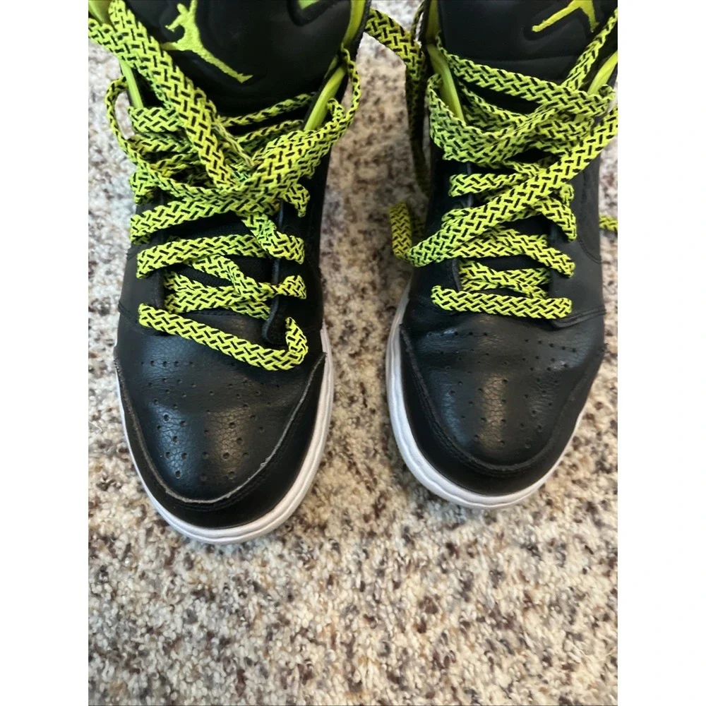 Air Jordan Black Green Leather 2013 Size 8 US 41 EU‎ Great Condition 429489-013